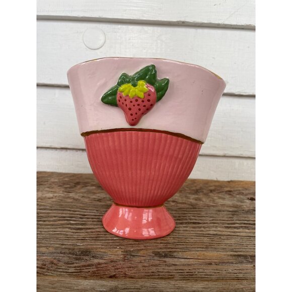 Vintage 1960s Red wing Pottery Fan Vase Strawberry Embellished Retro - Picture 1 of 13